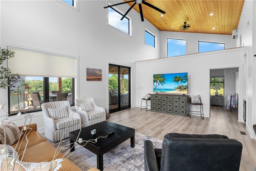Experience Luxury Lake Living on Lake Keowee This unique - photo 12