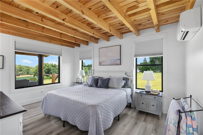 Experience Luxury Lake Living on Lake Keowee This unique - photo 13