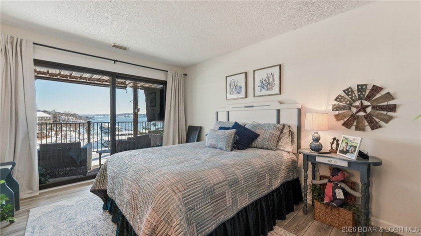 Beautifully updated waterfront condominium with stunning lake - photo 15
