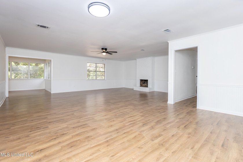 Enjoy waterfront living on the bayou in Gautier, conveniently - photo 15
