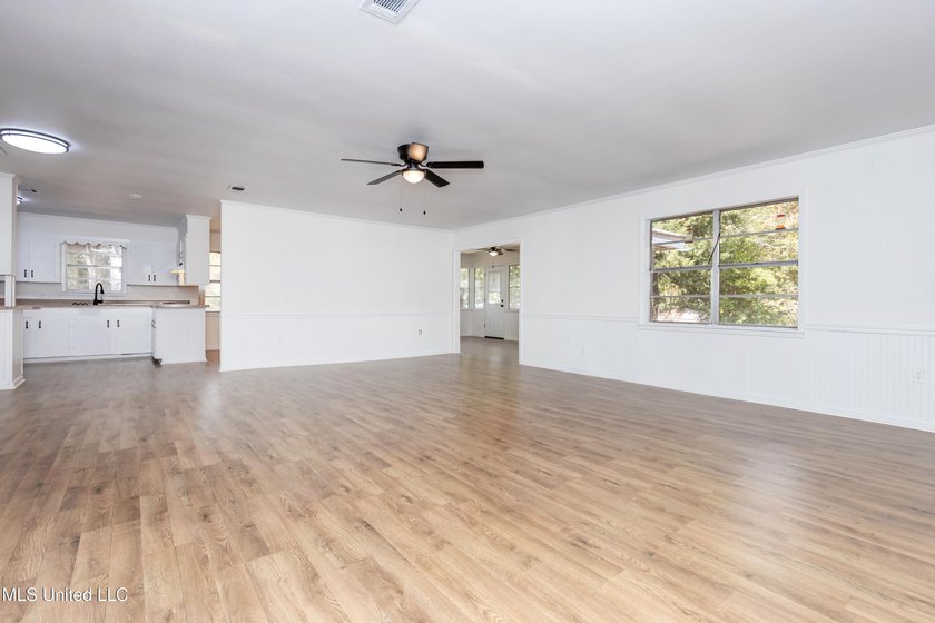 Enjoy waterfront living on the bayou in Gautier, conveniently - photo 16