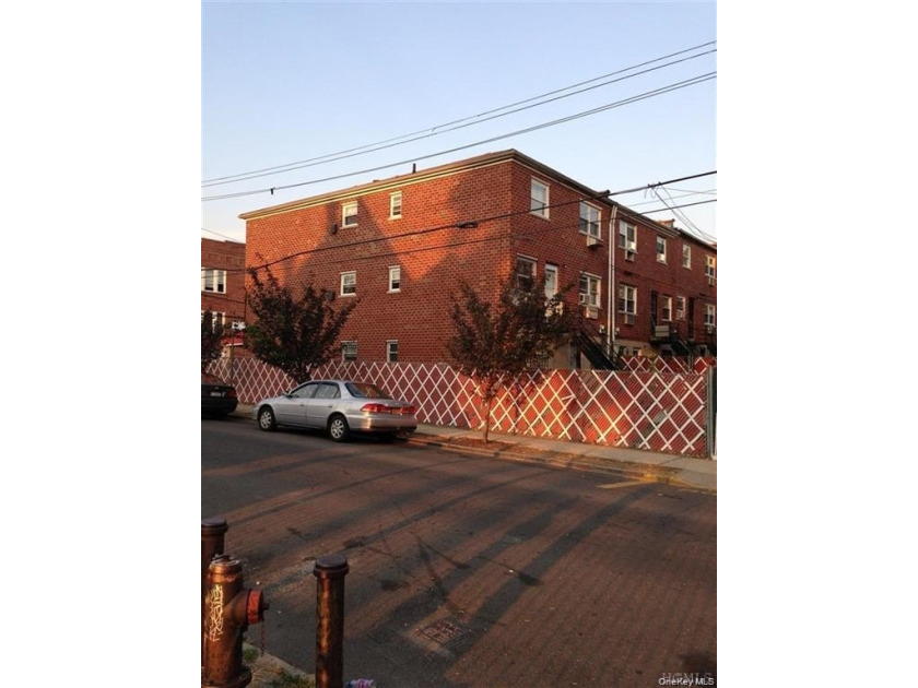 Corner Property - Investor's Dream &amp; Income Producer! Discover - photo 2