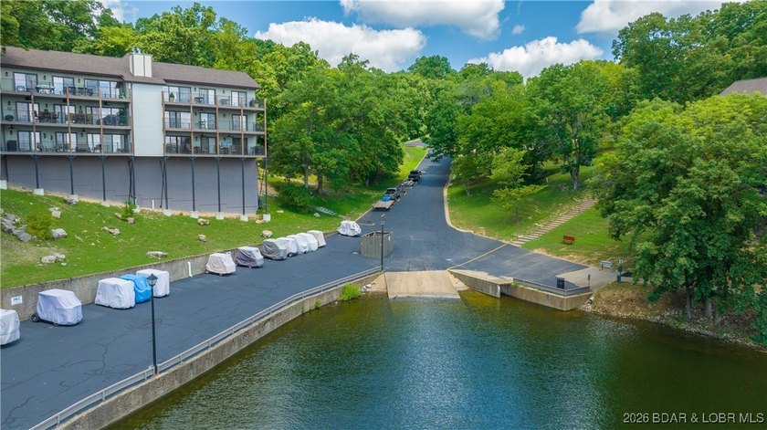 Beautifully updated waterfront condominium with stunning lake - photo 33