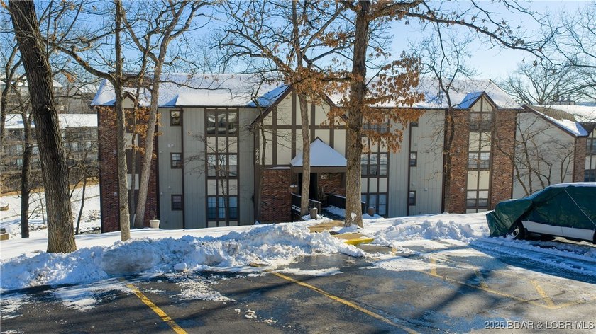 Beautifully updated waterfront condominium with stunning lake - photo 38