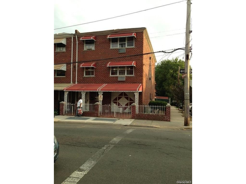 Corner Property - Investor's Dream &amp; Income Producer! Discover - photo 8