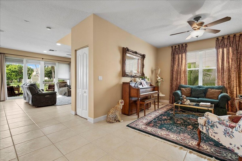 Welcome home to this beautifully maintained two-story lakefront - photo 4