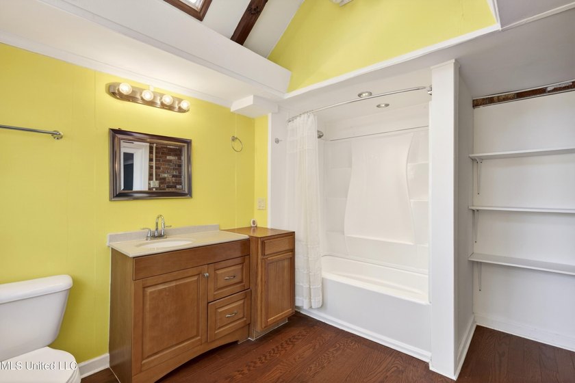 This spacious and versatile home offers 3 bedrooms and 3 - photo 9