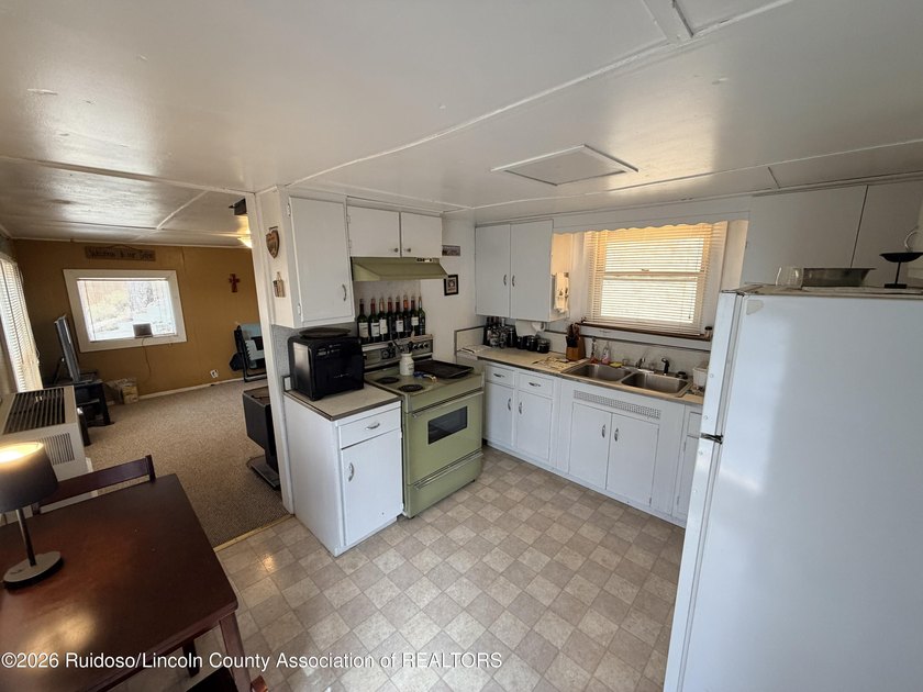 COZY CABIN WITH GREAT VIEWS! Escape to your own retreat. This - photo 11