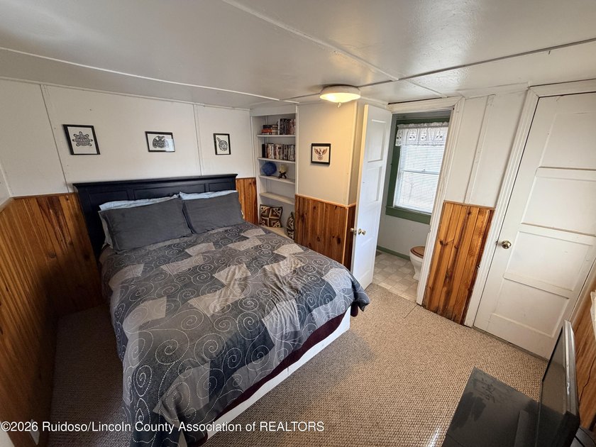 COZY CABIN WITH GREAT VIEWS! Escape to your own retreat. This - photo 12