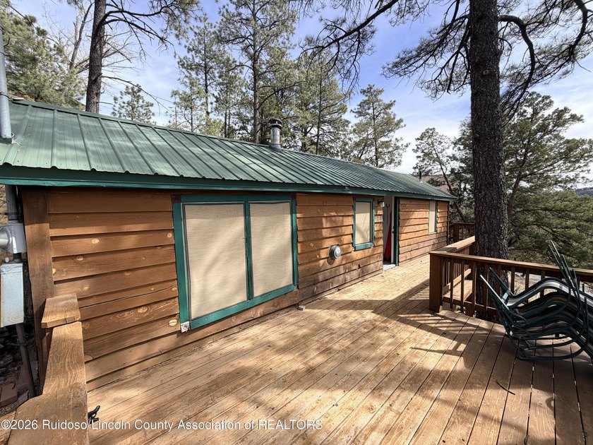 COZY CABIN WITH GREAT VIEWS! Escape to your own retreat. This - photo 15