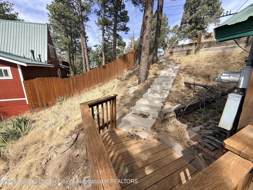COZY CABIN WITH GREAT VIEWS! Escape to your own retreat. This - photo 16