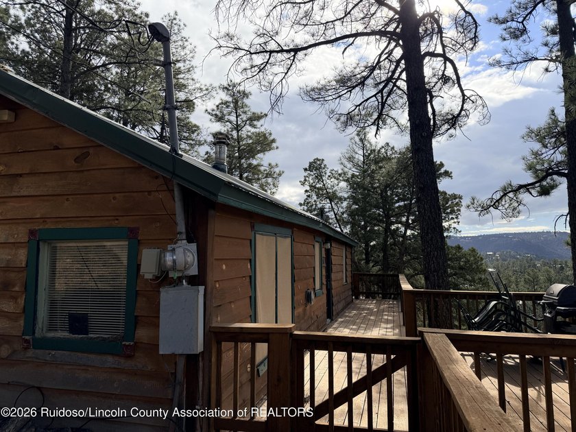 COZY CABIN WITH GREAT VIEWS! Escape to your own retreat. This - photo 17
