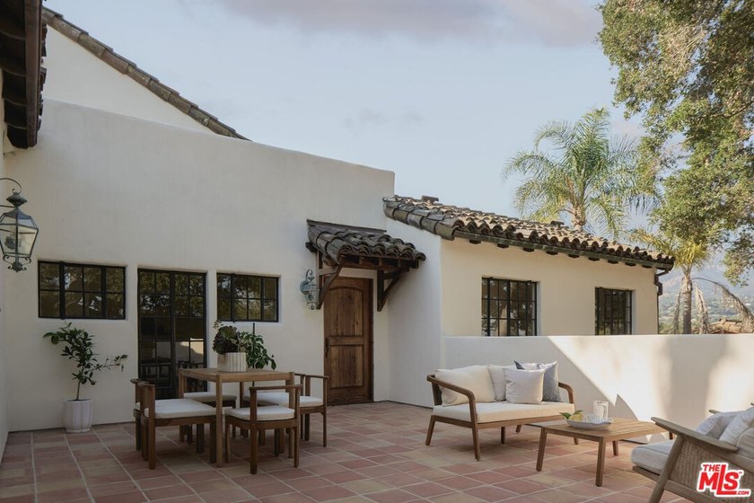 Built in 1924 by aviation pioneer Earle Ovington, Casa Loma is - photo 42