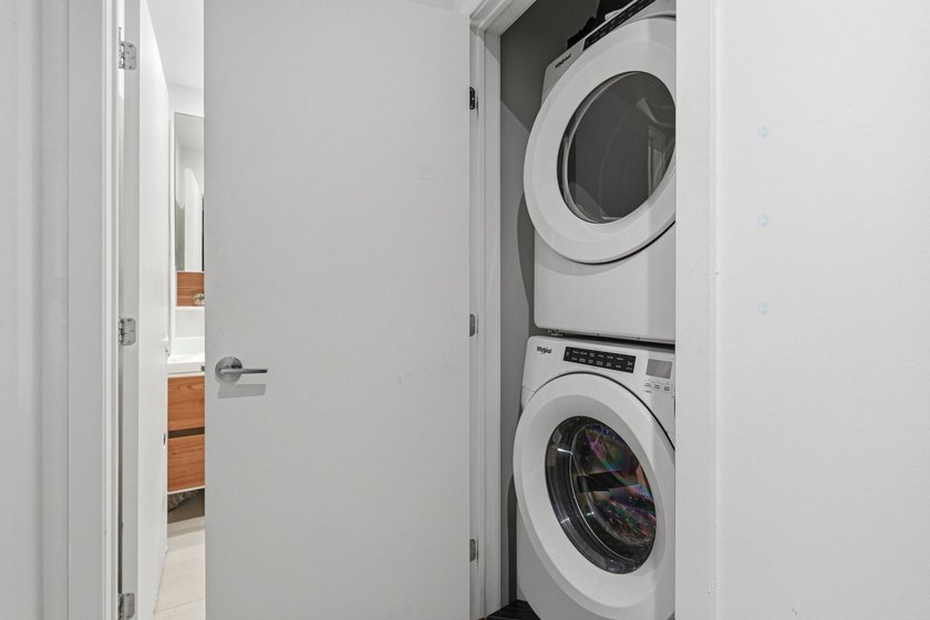 Rare condo de luxe d'une chambre, oriente nord-ouest, situe dans - photo 9