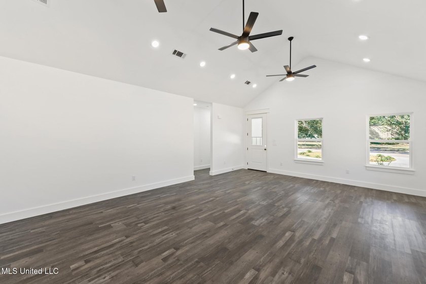 This beautifully crafted new construction home offers 4 bedrooms - photo 5
