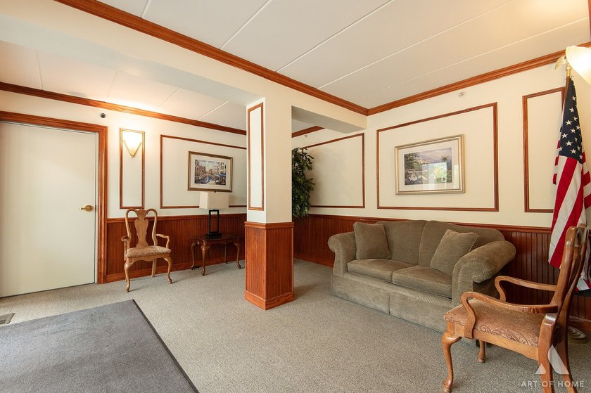 Top-floor 2 bed, 2 bath luxury condo with attached heated - photo 4