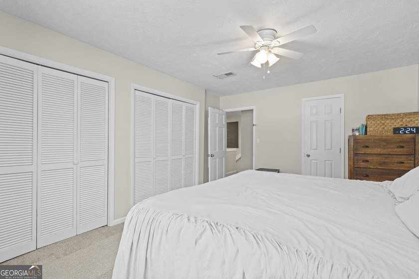 Welcome to this inviting end-unit townhome nestled in the highly - photo 31
