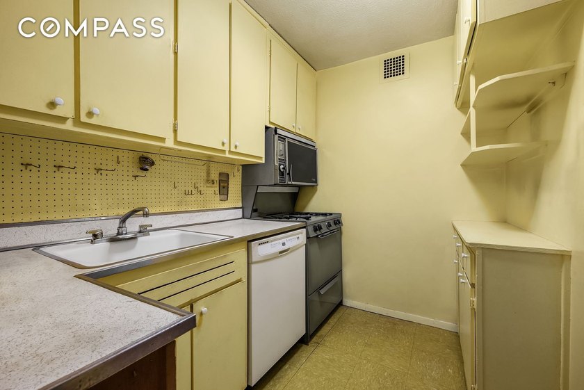 Welcome to Residence 9G at 75 Henry Street, a bright and - photo 5