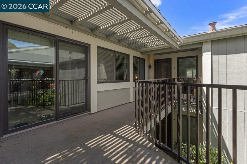 PINEHURST condo upper unit Expanded, SOLAR POWER! beautifully - photo 3