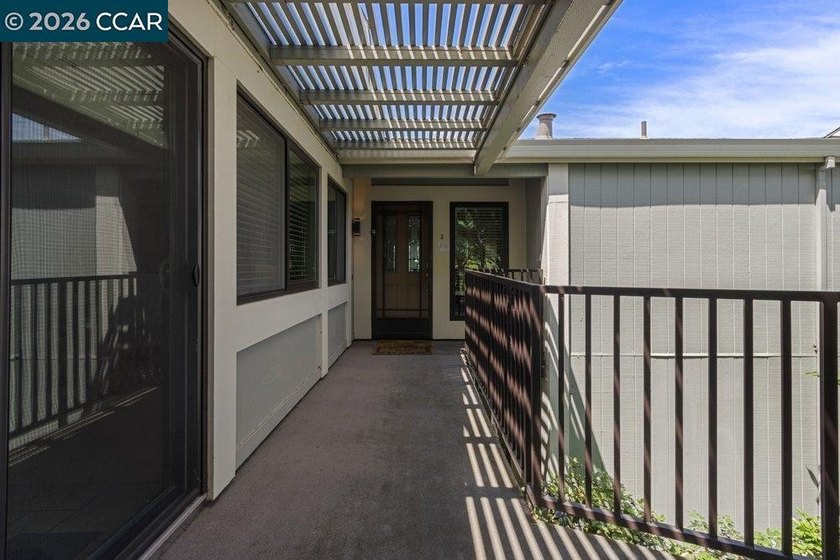 PINEHURST condo upper unit Expanded, SOLAR POWER! beautifully - photo 4