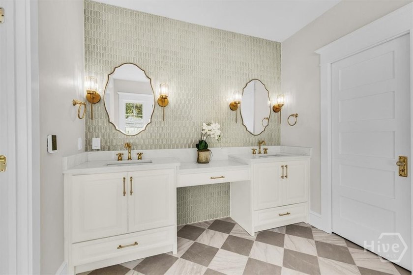 Experience luxury living in this fully renovated Savannah - photo 47