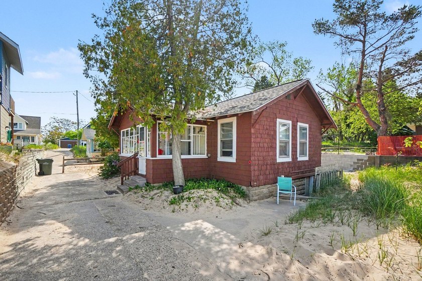 Great Investment Opportunity!!! 2 homes on 1 lot. Currently - photo 2