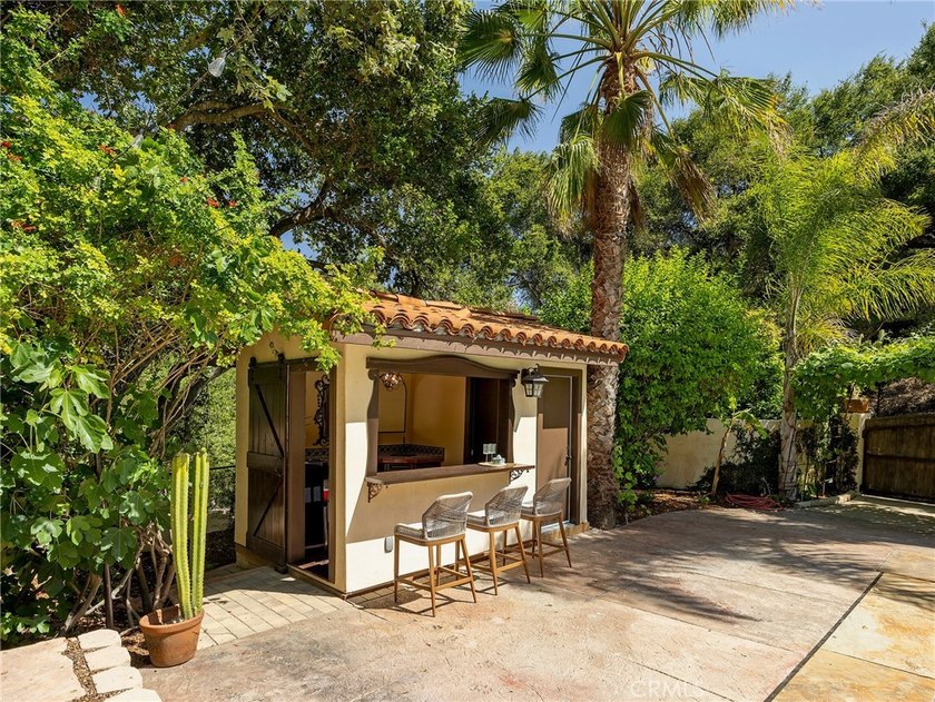 Welcome to ''Villa Bellatorre,'' a remodeled Montecito estate - photo 38