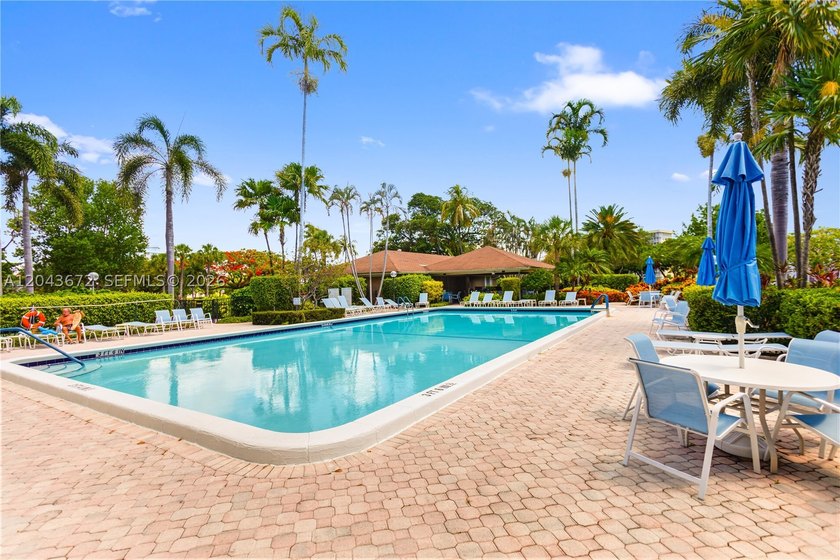 Welcome to Building 38, one of Palm-Aire's most desirable - photo 39