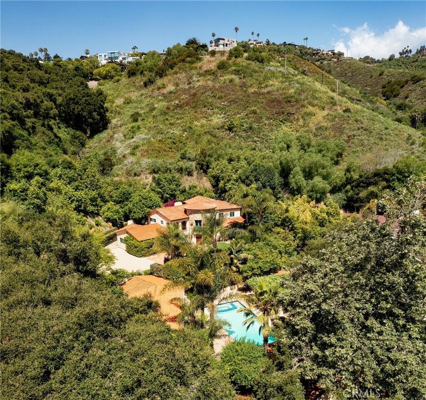 Welcome to ''Villa Bellatorre,'' a remodeled Montecito estate - photo 40