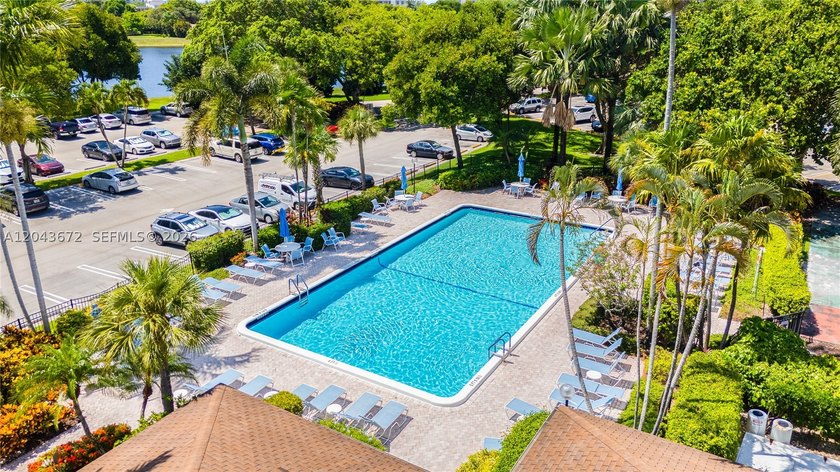 Welcome to Building 38, one of Palm-Aire's most desirable - photo 41