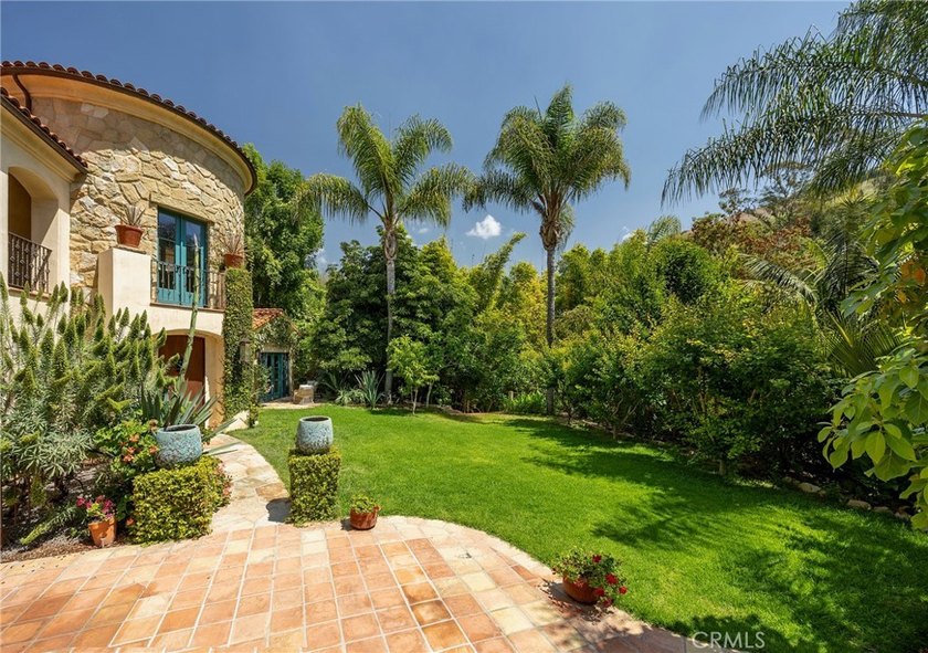 Welcome to ''Villa Bellatorre,'' a remodeled Montecito estate - photo 43