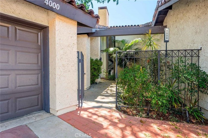 Welcome to this beautiful pool home in Crown Pointe, an - photo 6