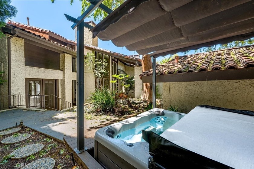 Welcome to this beautiful pool home in Crown Pointe, an - photo 7