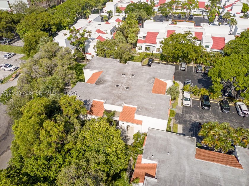 Welcome to this beautifully updated 2-bedroom, 2-bath garden - photo 3