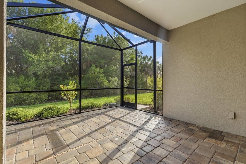 Step into this upgraded 2018 2 bed, 2 bath, + den villa in Grand - photo 21