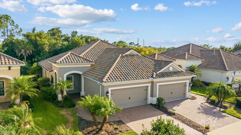 Step into this upgraded 2018 2 bed, 2 bath, + den villa in Grand - photo 25