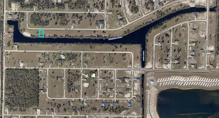 This exceptional freshwater lot is up for sale! It offers an - photo 2
