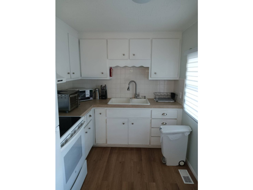 Beautiful well maintained, one bedroom / one bathroom mobile - photo 6