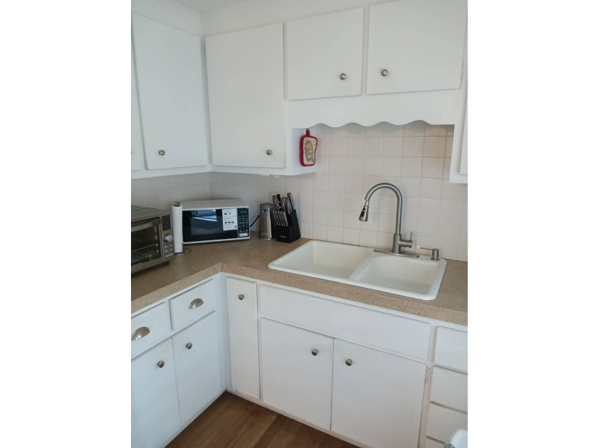 Beautiful well maintained, one bedroom / one bathroom mobile - photo 7