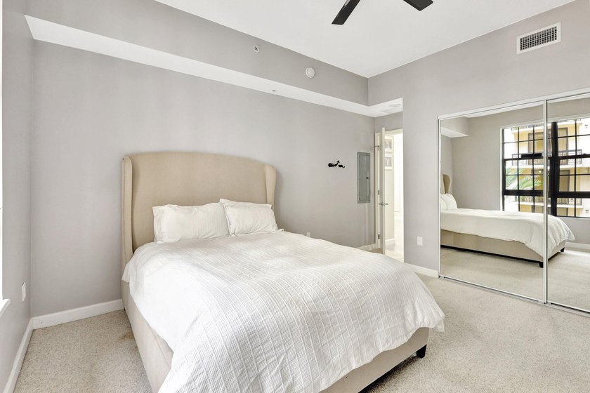 Experience unparalleled luxury in the heart of downtown City - photo 18