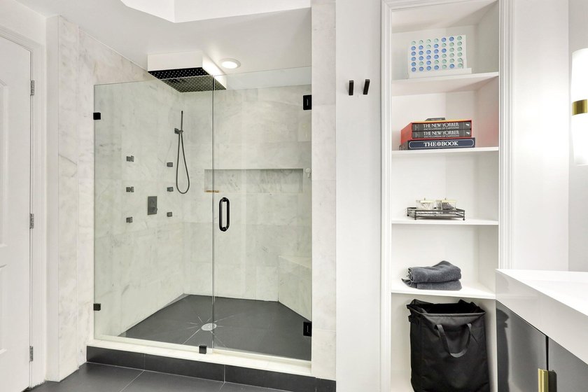 Experience unparalleled luxury in the heart of downtown City - photo 20