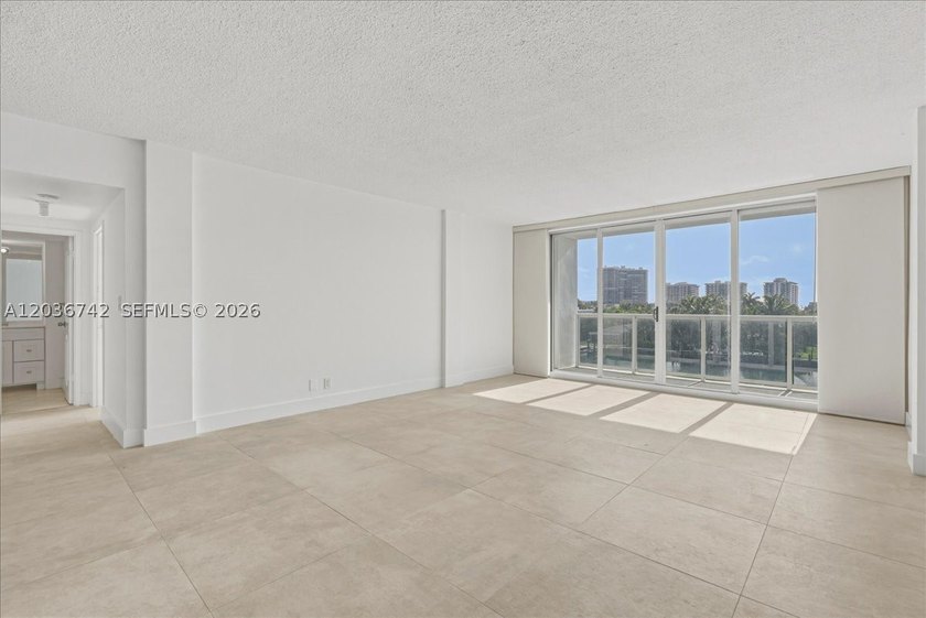 Experience waterfront living at its finest in this 1-bedroom, 1 - photo 3