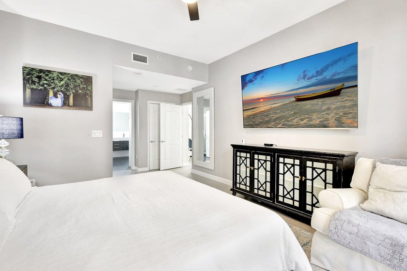Experience unparalleled luxury in the heart of downtown City - photo 25