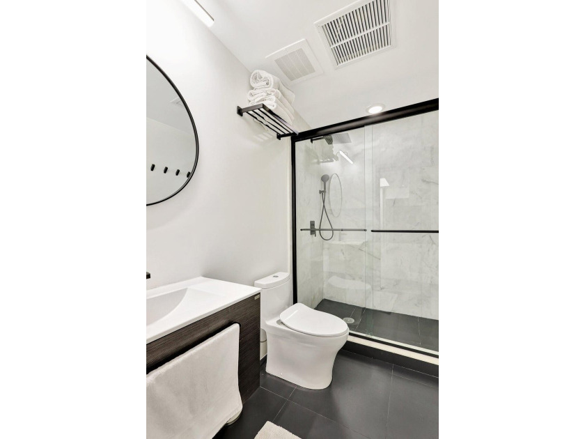 Experience unparalleled luxury in the heart of downtown City - photo 27