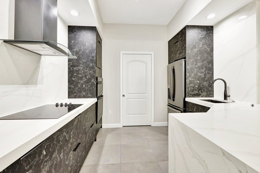 Experience unparalleled luxury in the heart of downtown City - photo 28