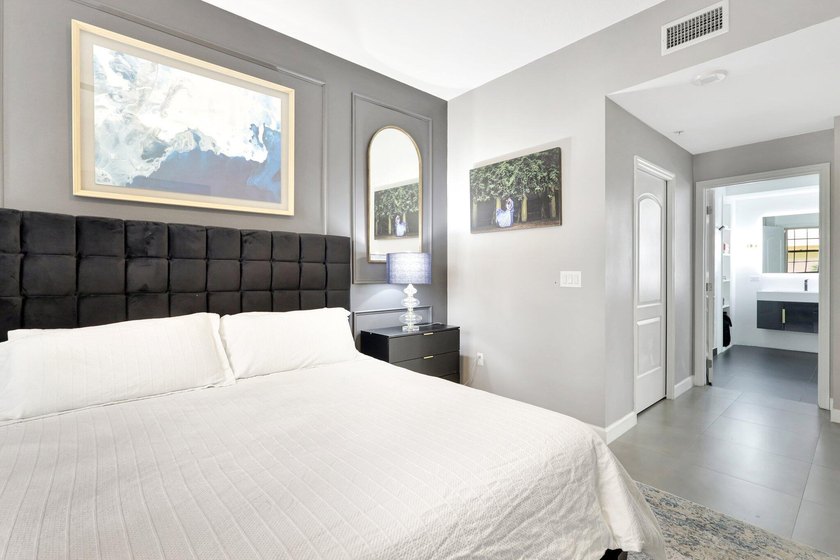 Experience unparalleled luxury in the heart of downtown City - photo 30