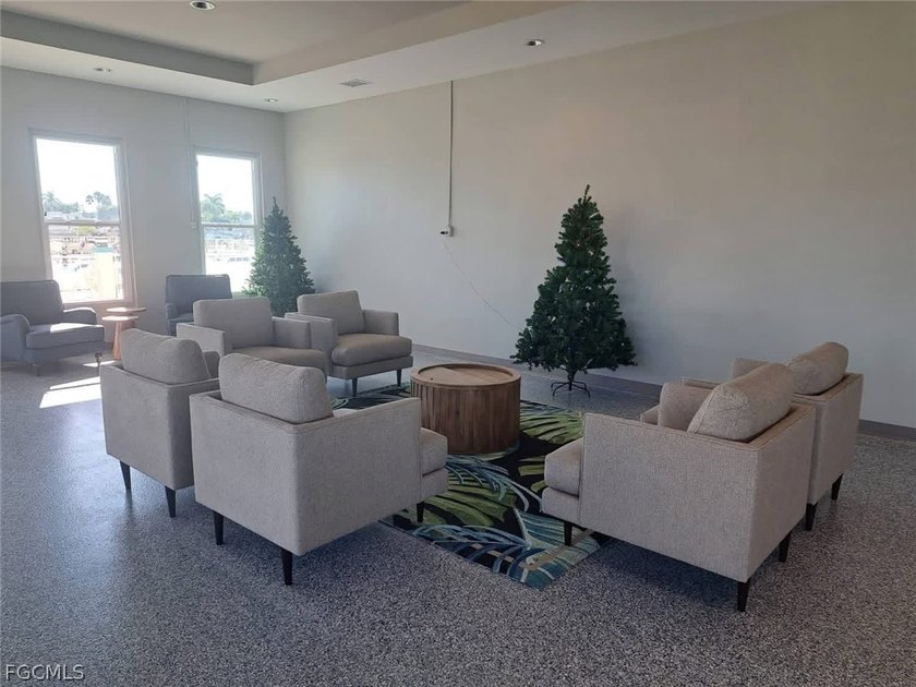 Welcome to your slice of paradise in sunny Fort Myers! This - photo 31