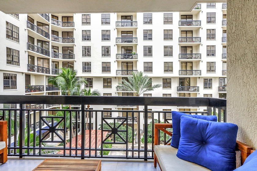Experience unparalleled luxury in the heart of downtown City - photo 31