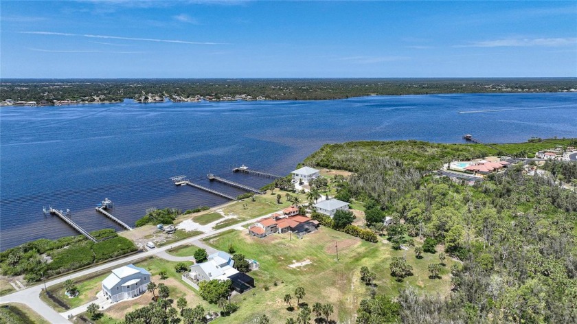 Unique is an understatement in describing this 4 bedroom, 3 - photo 6