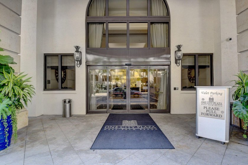 Experience unparalleled luxury in the heart of downtown City - photo 43
